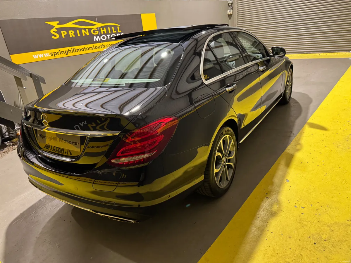 2017 Mercedes-Benz C-Class  C350e Sport Premium + - Image 4