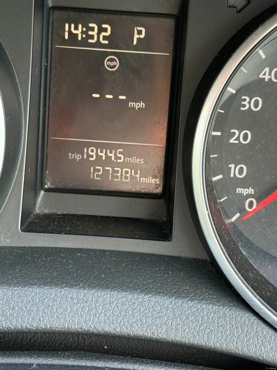 Volkswagen Golf 2010 - Image 2