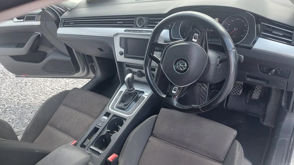 Volkswagen Passat - Image 6