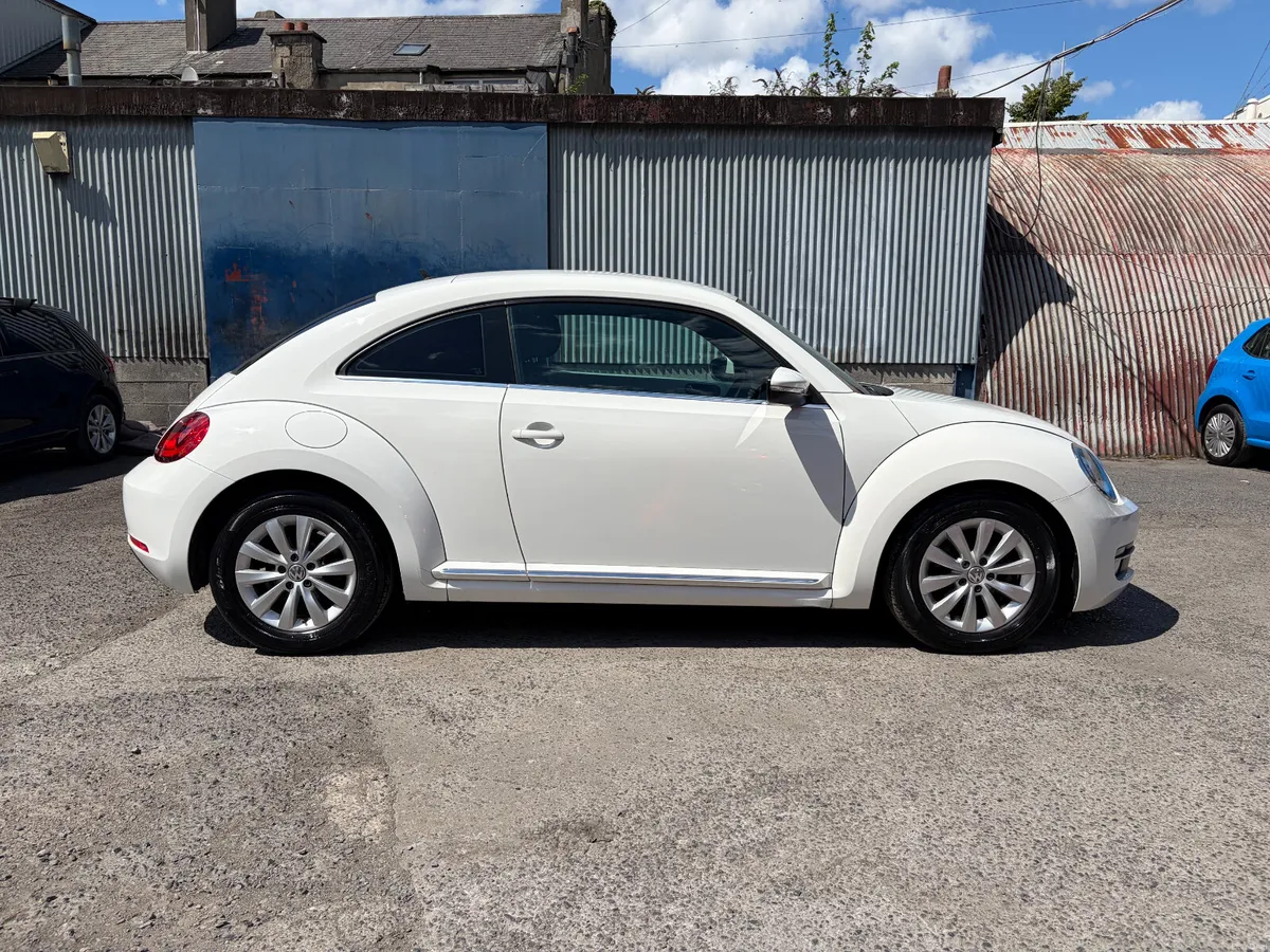 2013 VOLKSWAGEN BEETLE, AUTOMATIC - Image 2