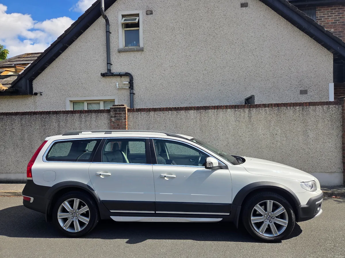 Volvo XC70 D5 SE Lux ,Auto, Rare car - Image 3