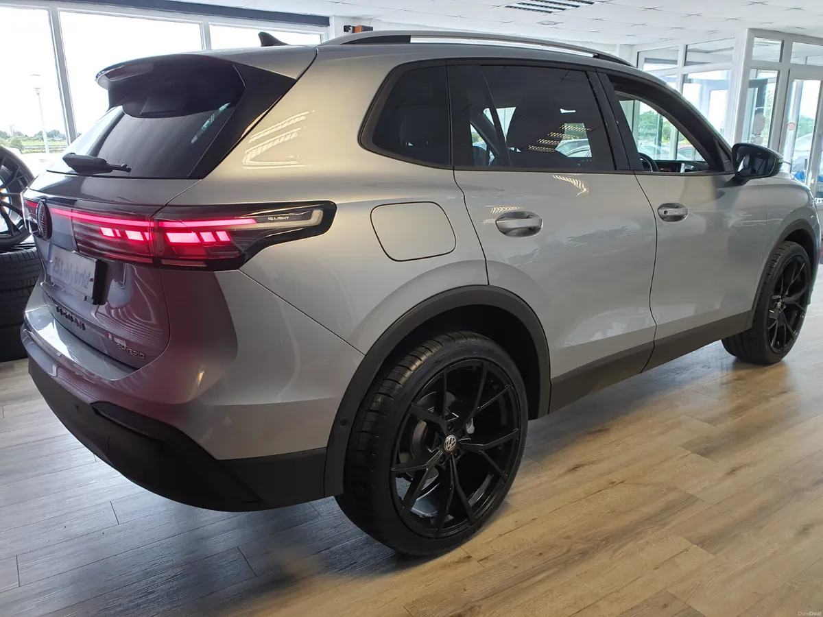 Volkswagen Tiguan 1.5TSI PHEV**UPGRADED ALLOYS** - Image 4