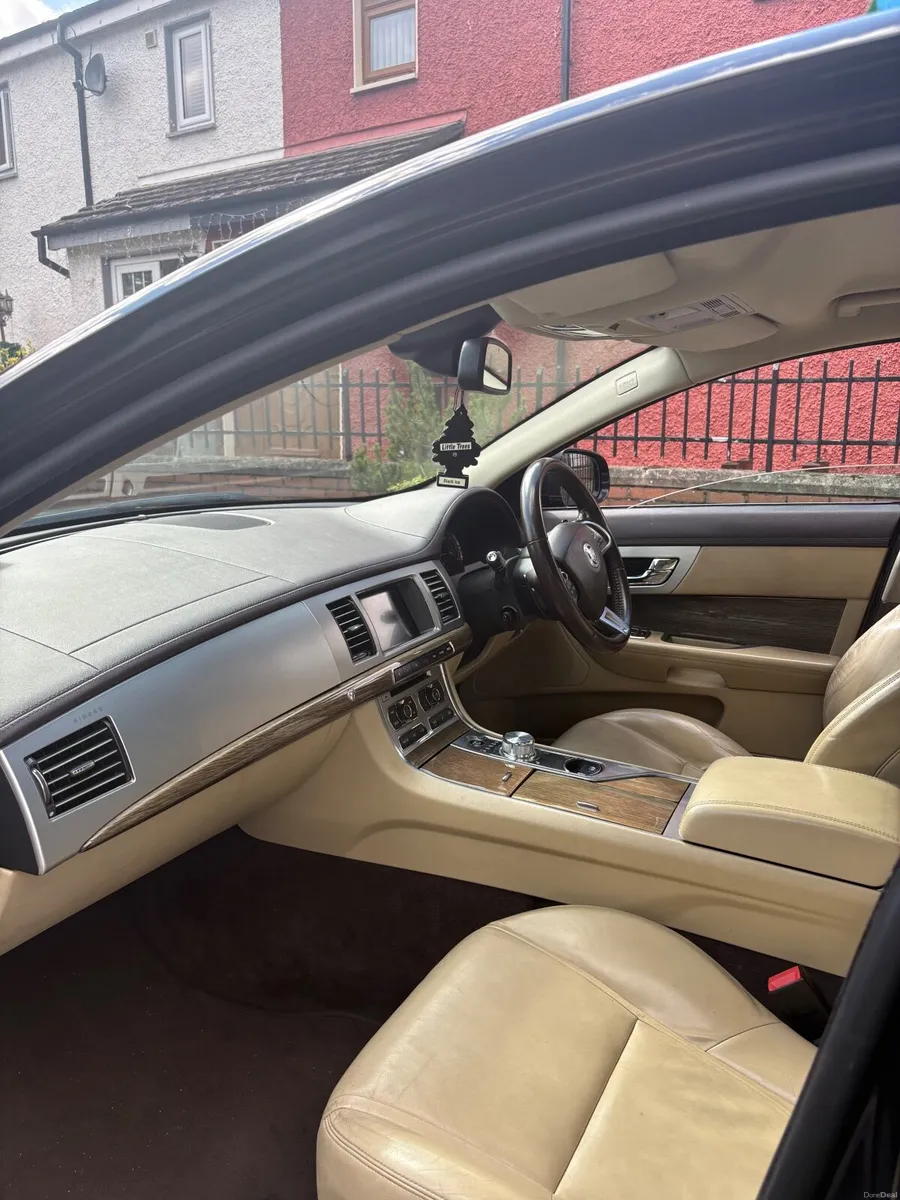 Jaguar XF 2012 - Image 3