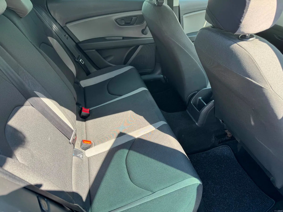 SEAT Leon 1.6 DIESEL 2015 ESTATE - Image 6