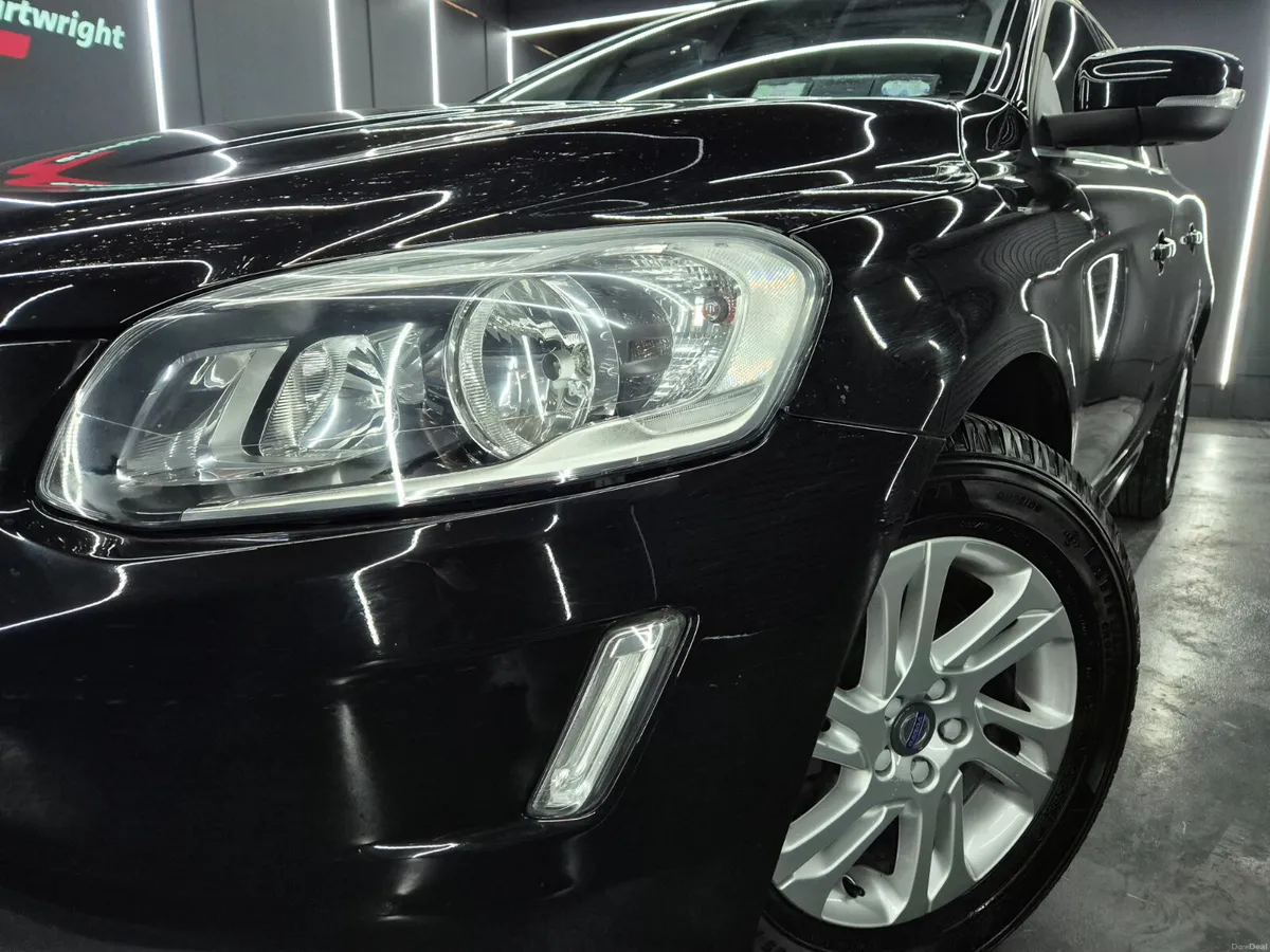 Volvo XC60 2017 - Image 2