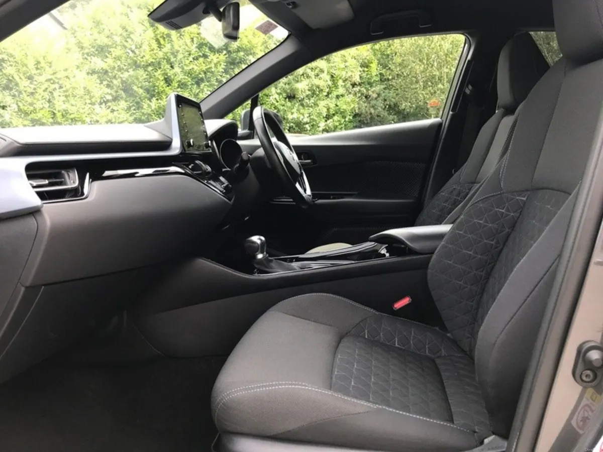 Toyota C-HR HYBRID SPORT - GRANDONS - Image 6