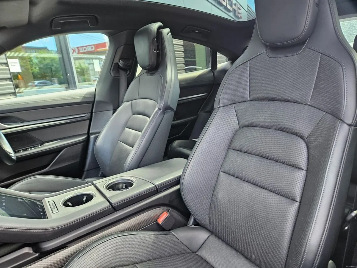 Porsche Taycan Taycan - Image 5
