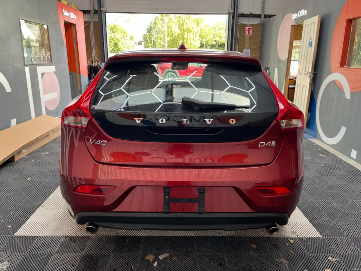 Volvo V40 2017 VOLVO V40 D4 2.0 AUTOMATIC / CRUISE - Image 3