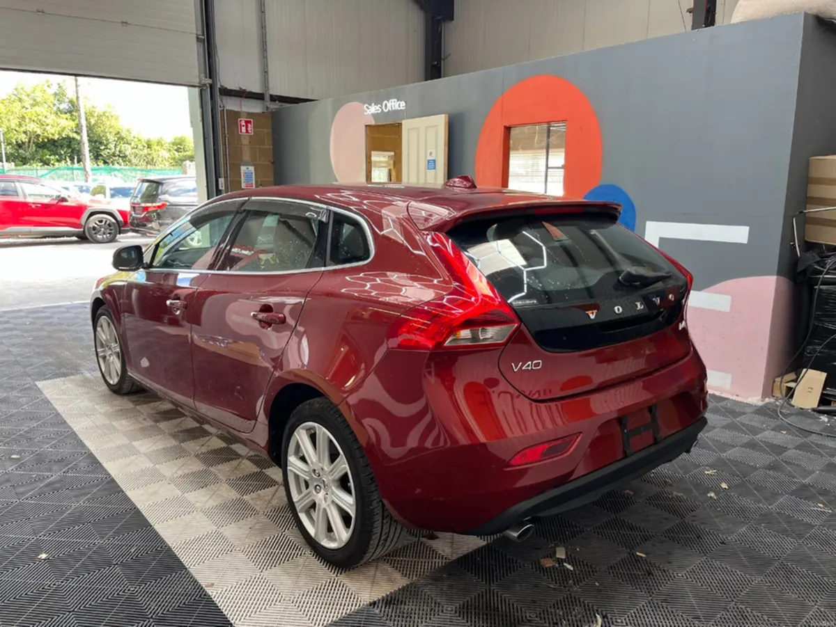 Volvo V40 2017 VOLVO V40 D4 2.0 AUTOMATIC / CRUISE - Image 4