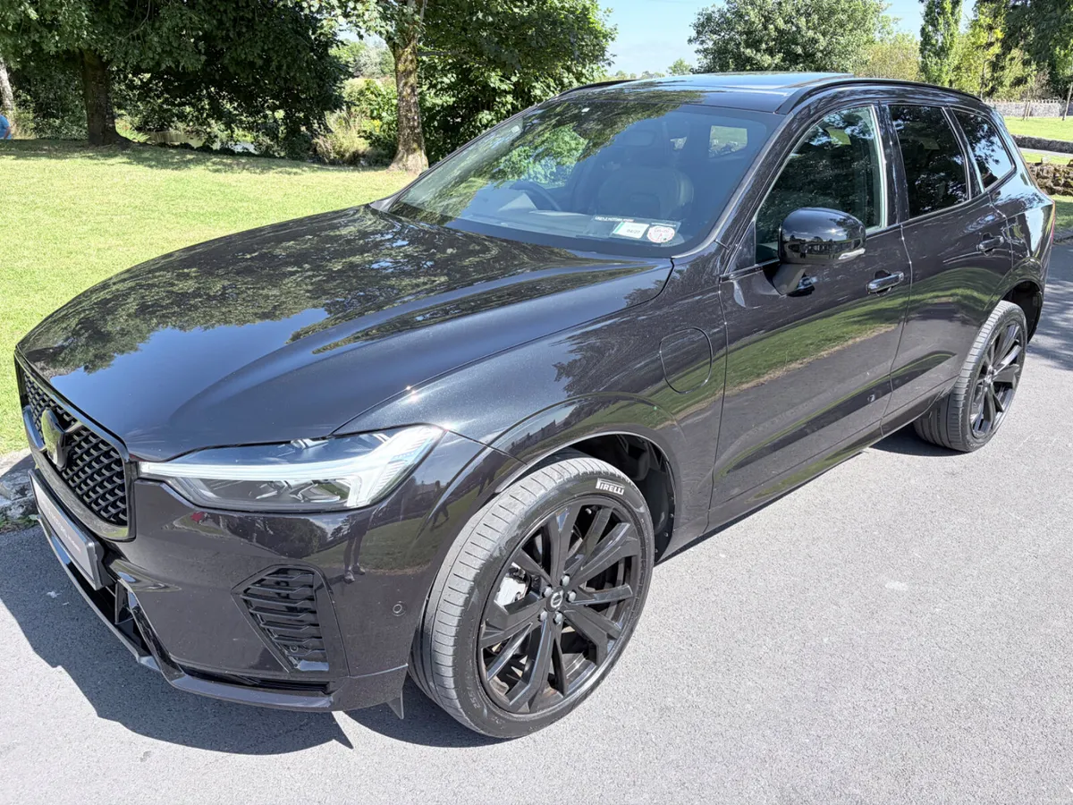 Volvo XC60 T6 PHEV Black Edition with Huge spec - Image 4