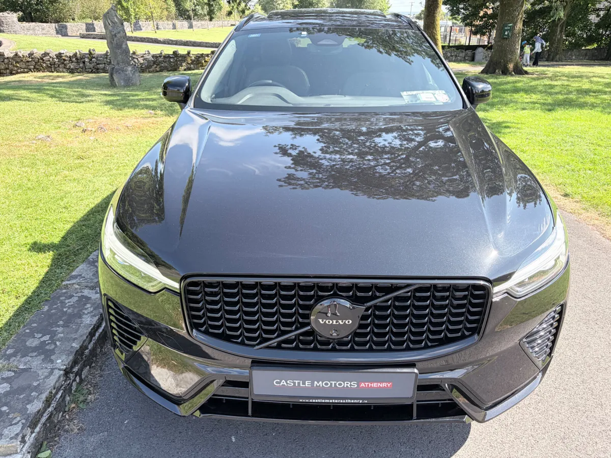 Volvo XC60 T6 PHEV Black Edition with Huge spec - Image 3