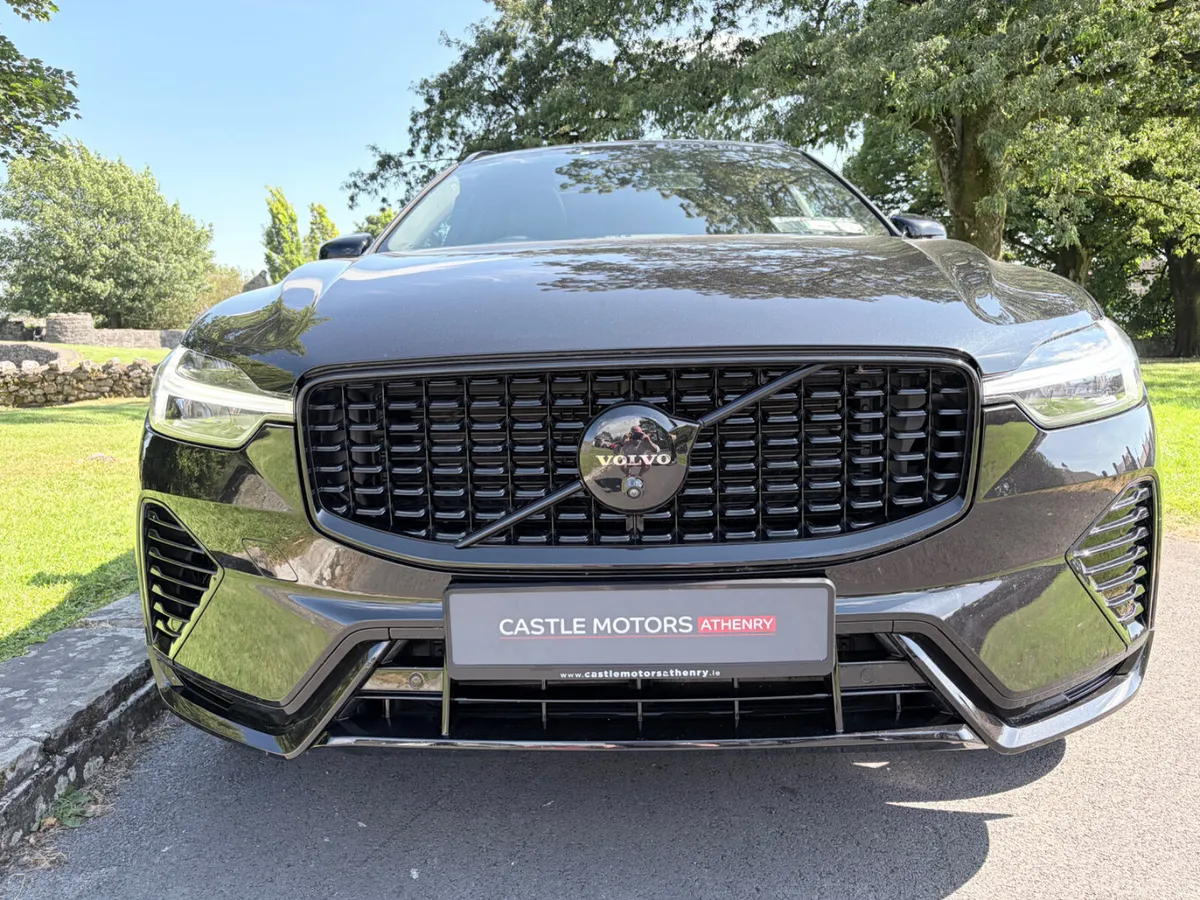 Volvo XC60 T6 PHEV Black Edition with Huge spec - Image 6
