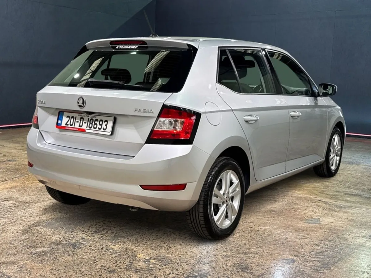 Skoda Fabia AMB 1.0mpi 60HP 4DR - Image 3