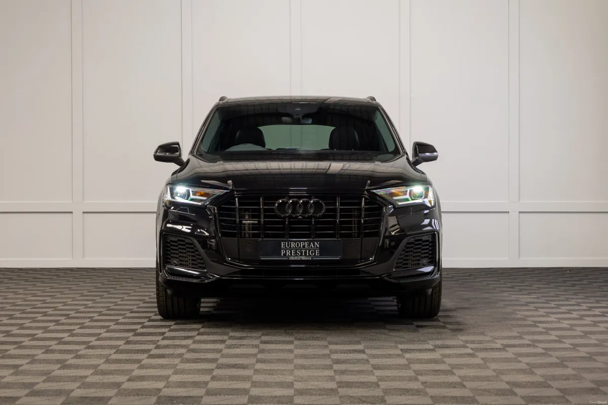 2023 Audi Q7 55 TFSIe Black Edition S-Line - Image 2