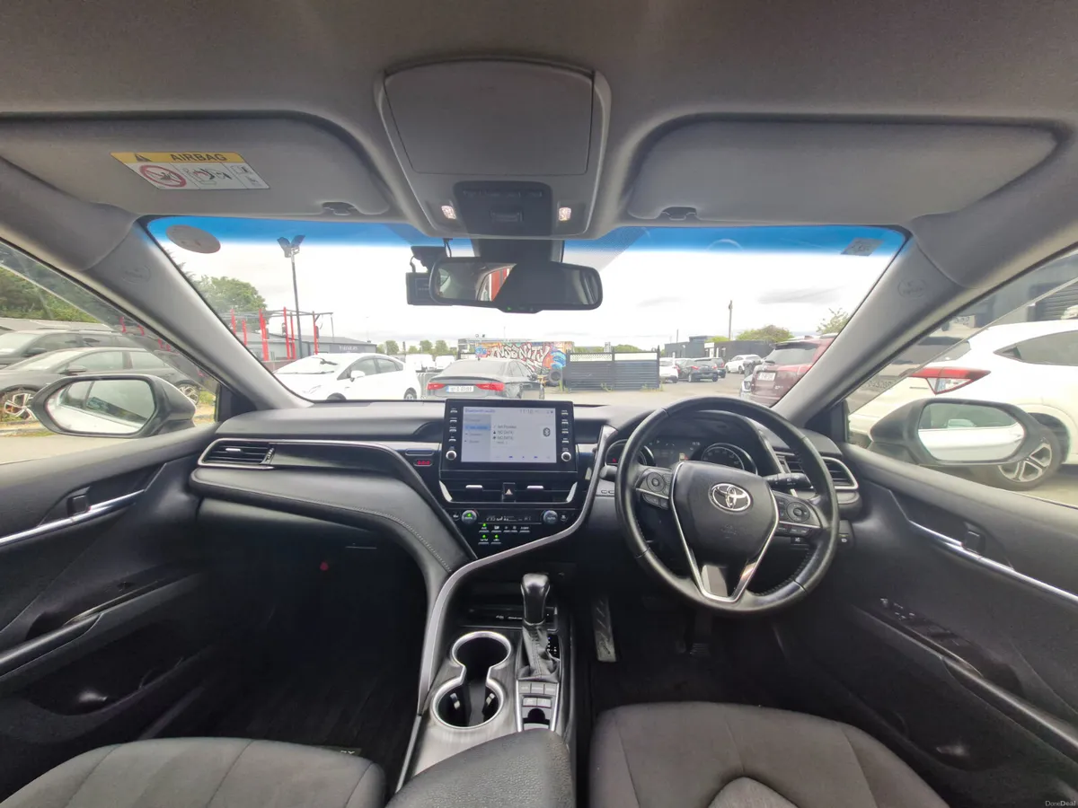 2021 Toyota Camry 2.5L Hybrid Low  Miles Fresh NCT - Image 5