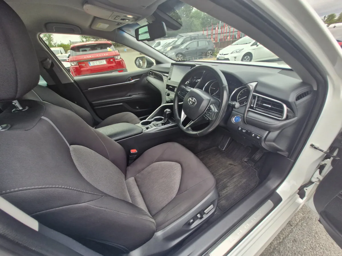 2021 Toyota Camry 2.5L Hybrid Low  Miles Fresh NCT - Image 6
