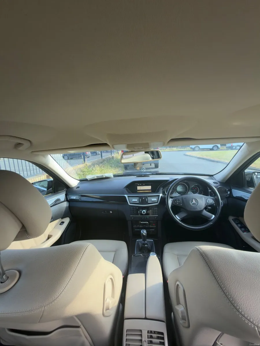 Mercedes-Benz E-Class 2011 - Image 6