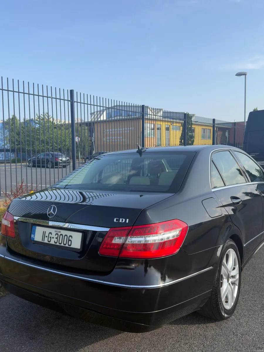 Mercedes-Benz E-Class 2011 - Image 4