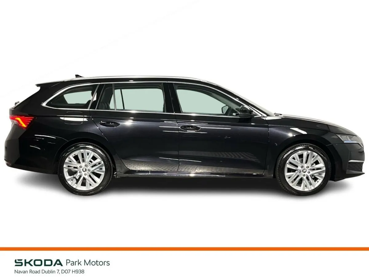 Skoda Octavia Selection+ Combi 2.0TDI 115BHP - Rev - Image 6
