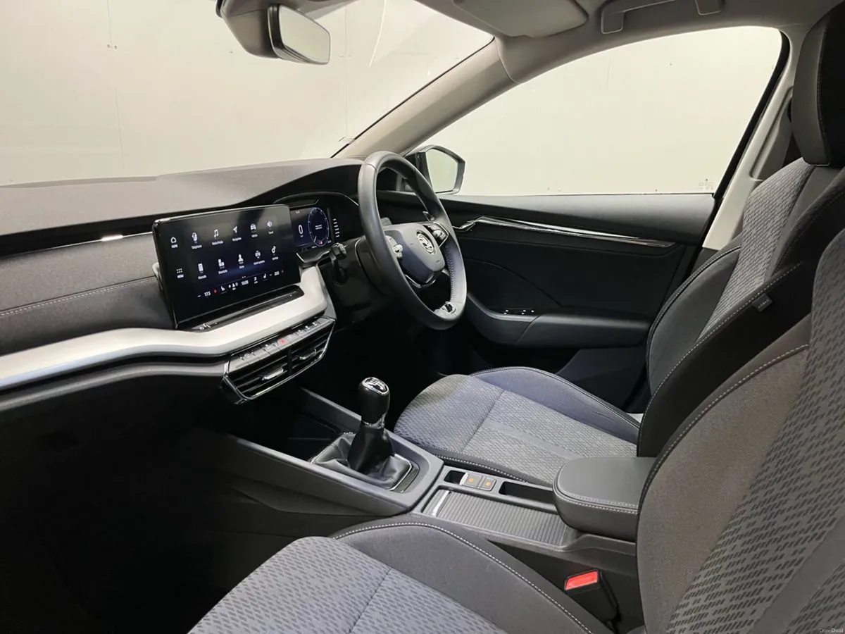 Skoda Octavia Style 1.5TSI 150BHP - UPGRADED 19 IN - Image 4