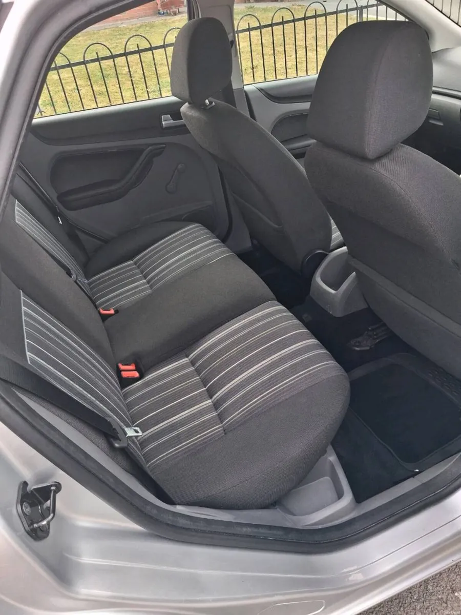 2008 ford focus - Image 4
