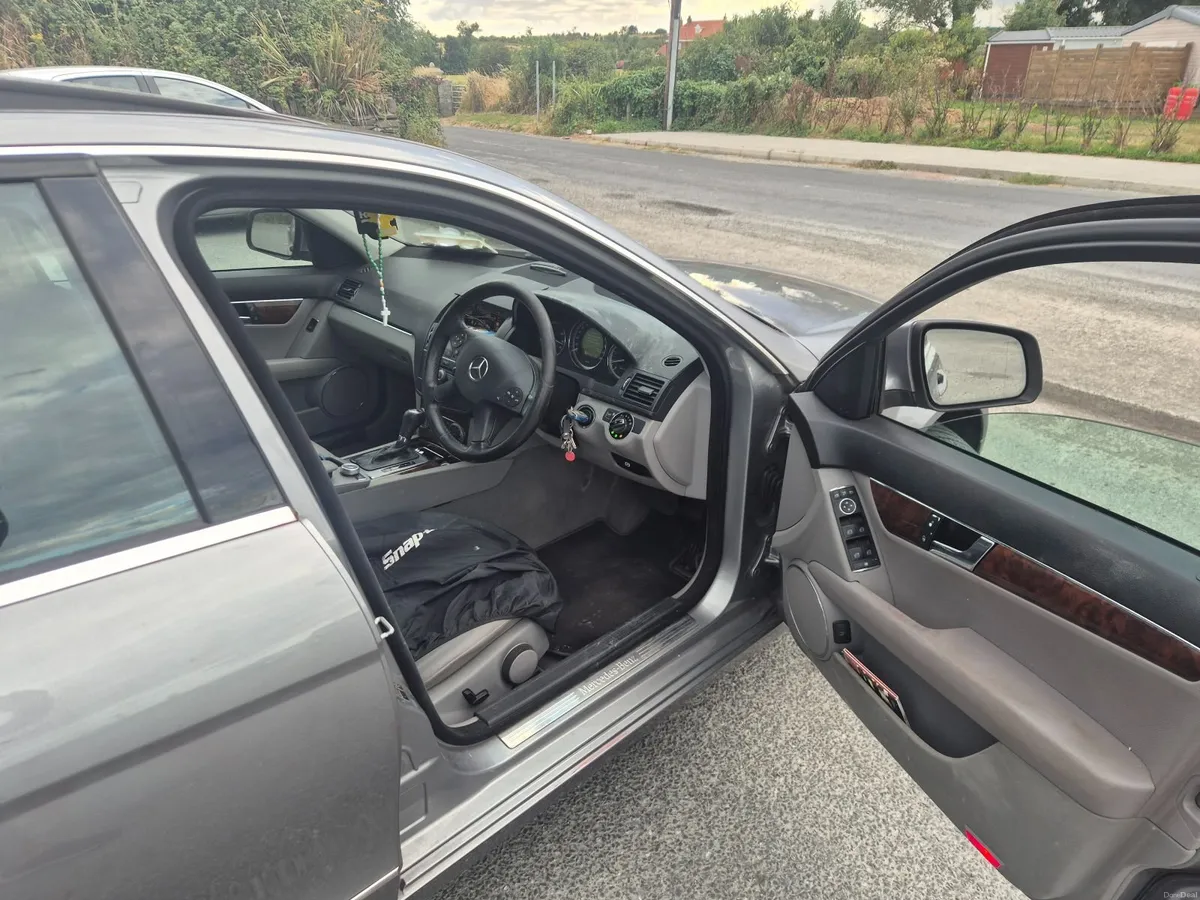 Mercedes-Benz C-Class 2007 - Image 2