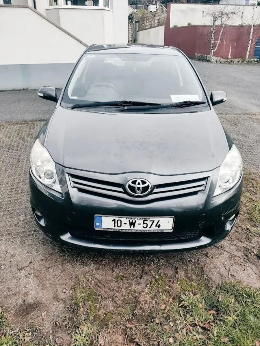 Toyota Auris 2010 Genuine low mileage - Image 1