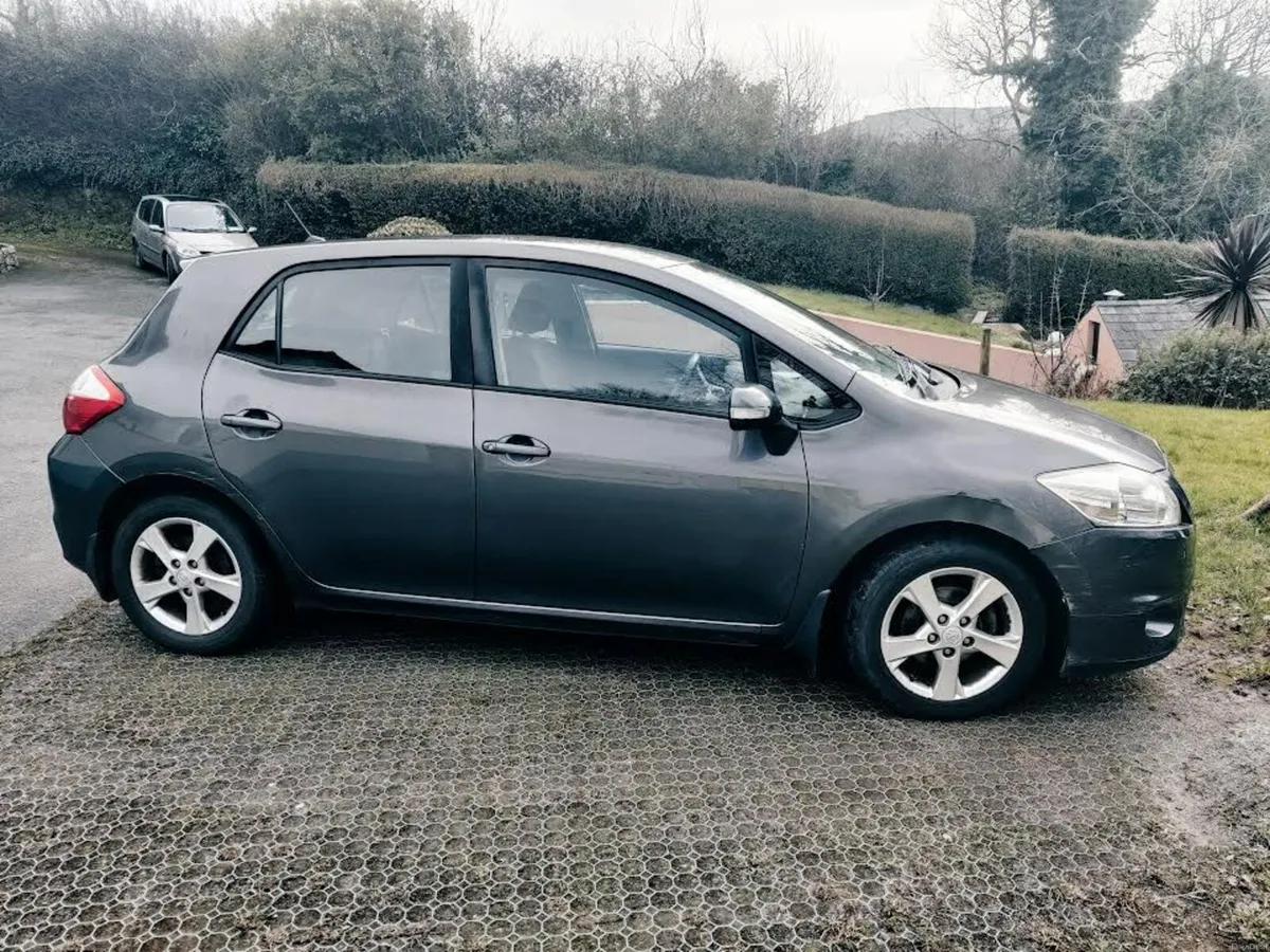 Toyota Auris 2010 Genuine low mileage - Image 4