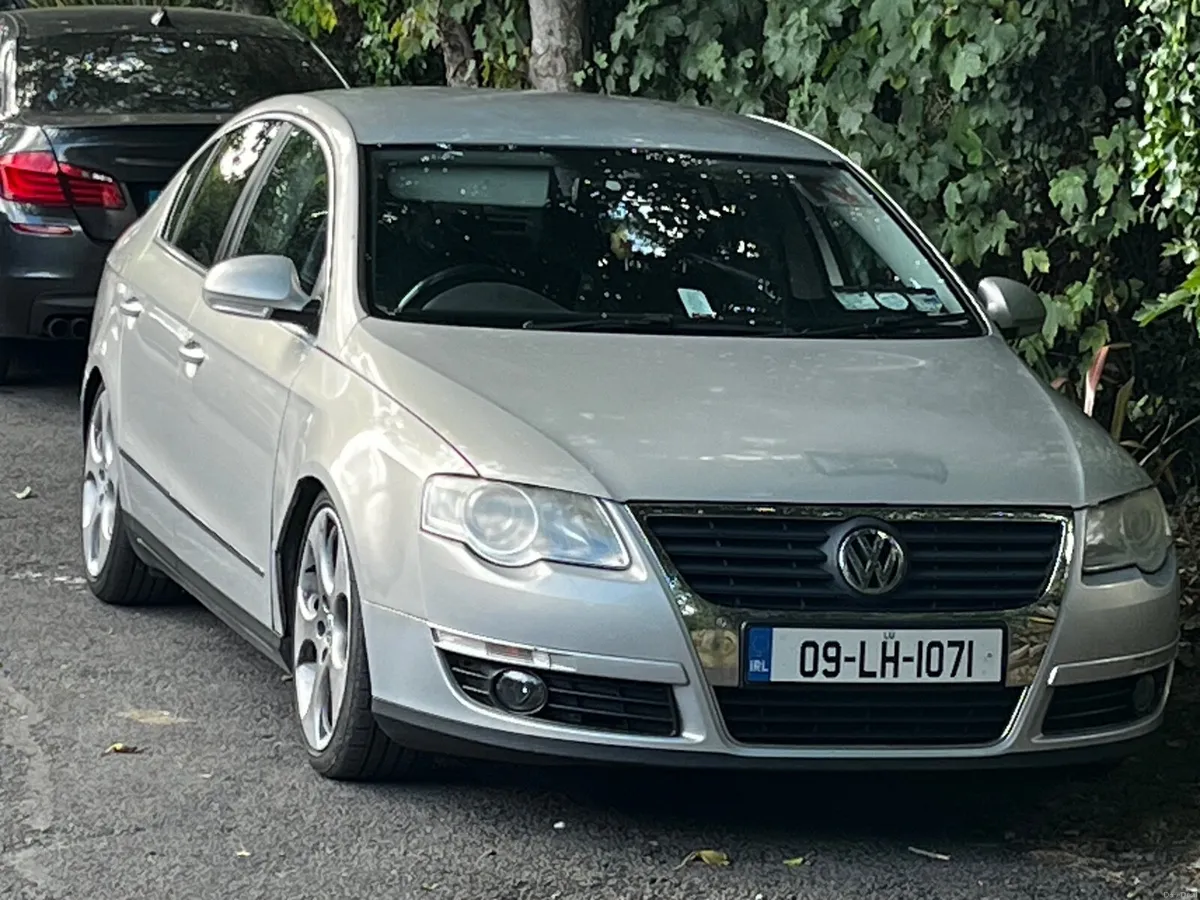 Volkswagen Passat 2009 - Image 2