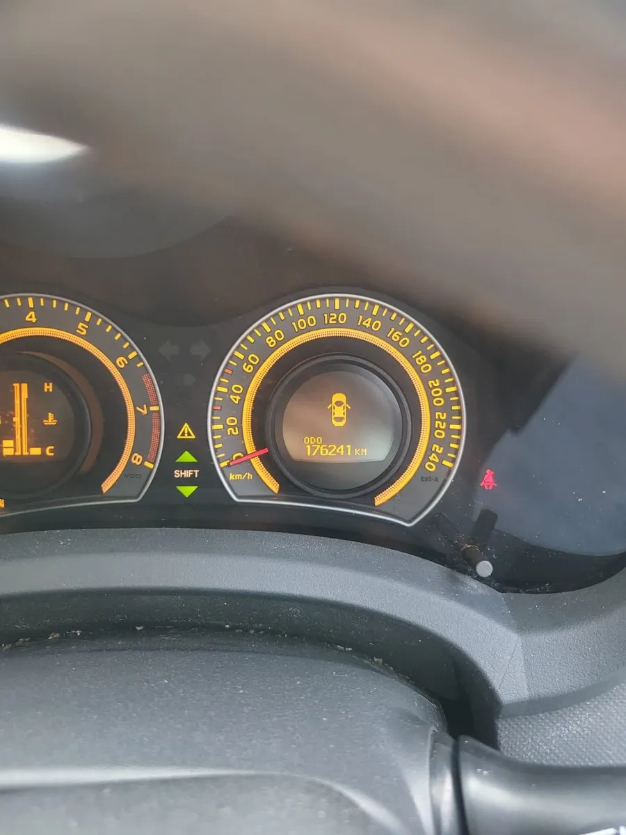 Toyota Auris 2009 - Image 2