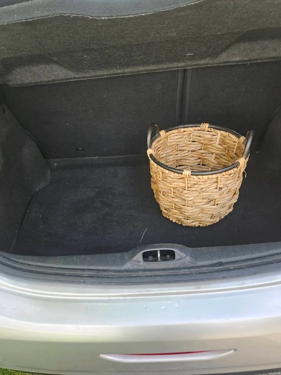 Car - Image 6