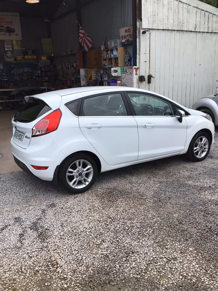 161 Ford Fiesta Zetec- white - Image 4