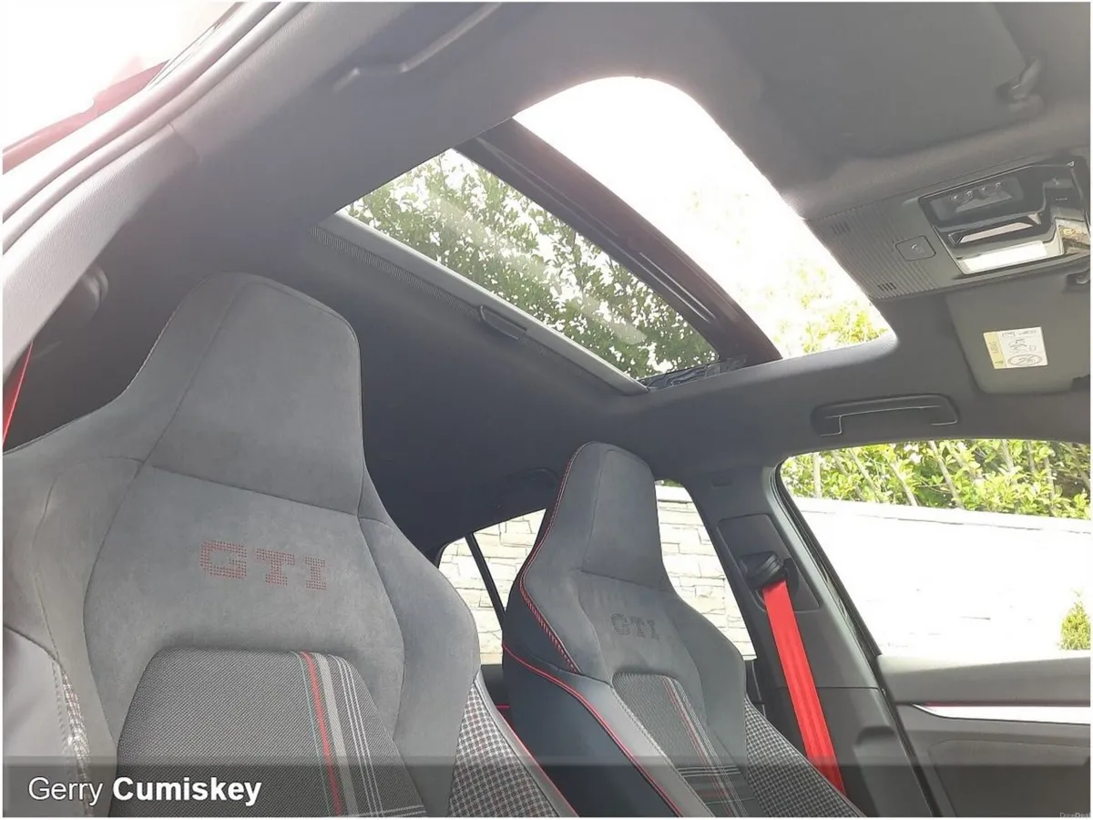 Volkswagen Golf GTI EDITION 50 | PAN ROOF - Image 2
