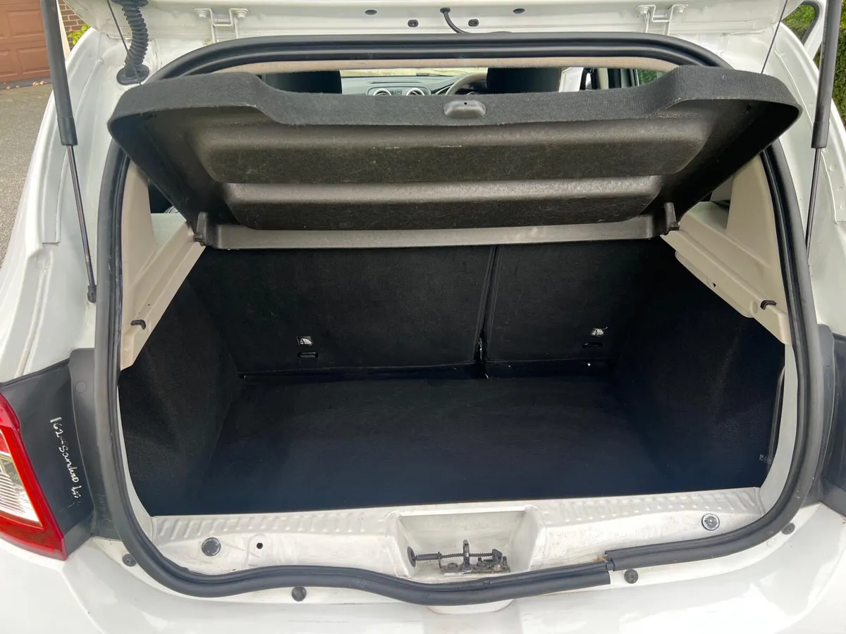 Dacia Sandero 2015 low kilometres - Image 4