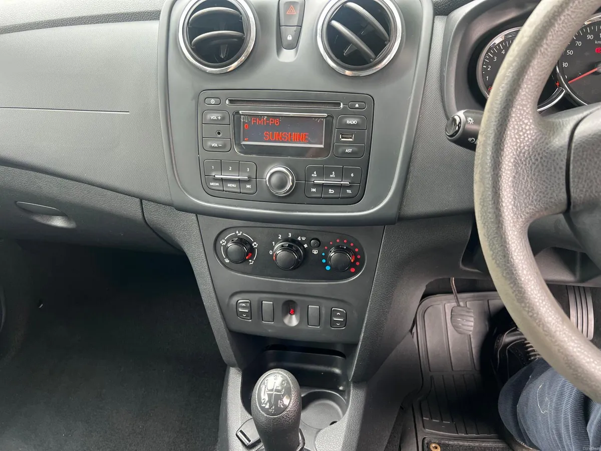 Dacia Sandero 2015 low kilometres - Image 6