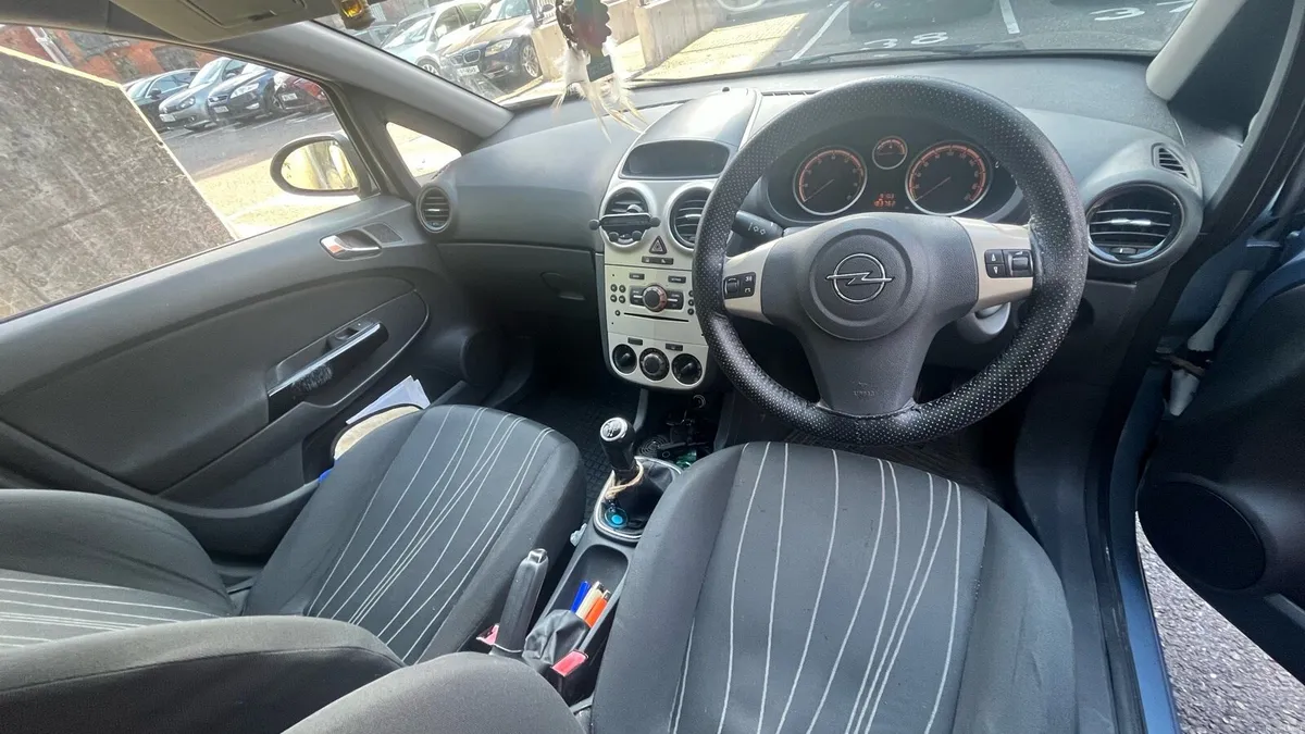 Opel Corsa 1.2 petrol 2008 - Image 5