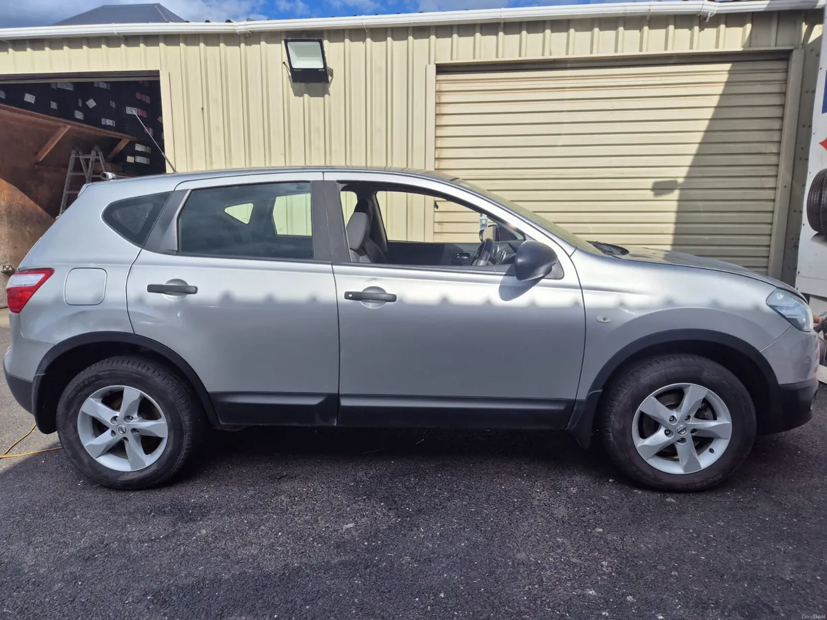 Lovely Nissan Qashqai 2013 4 WHEEL DRIVE - Image 4