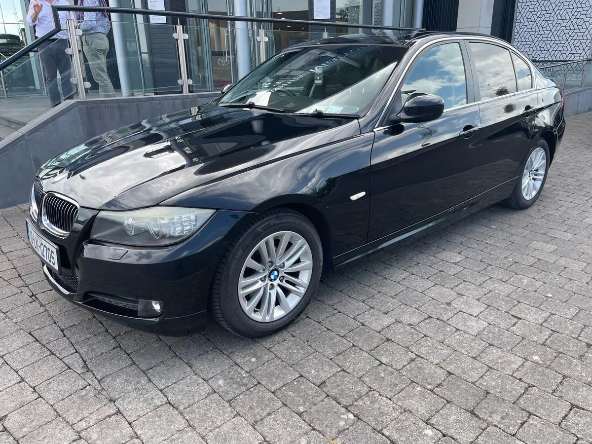 BMW 325I SE AUTOMATIC **LOW MILEAGE** - Image 1