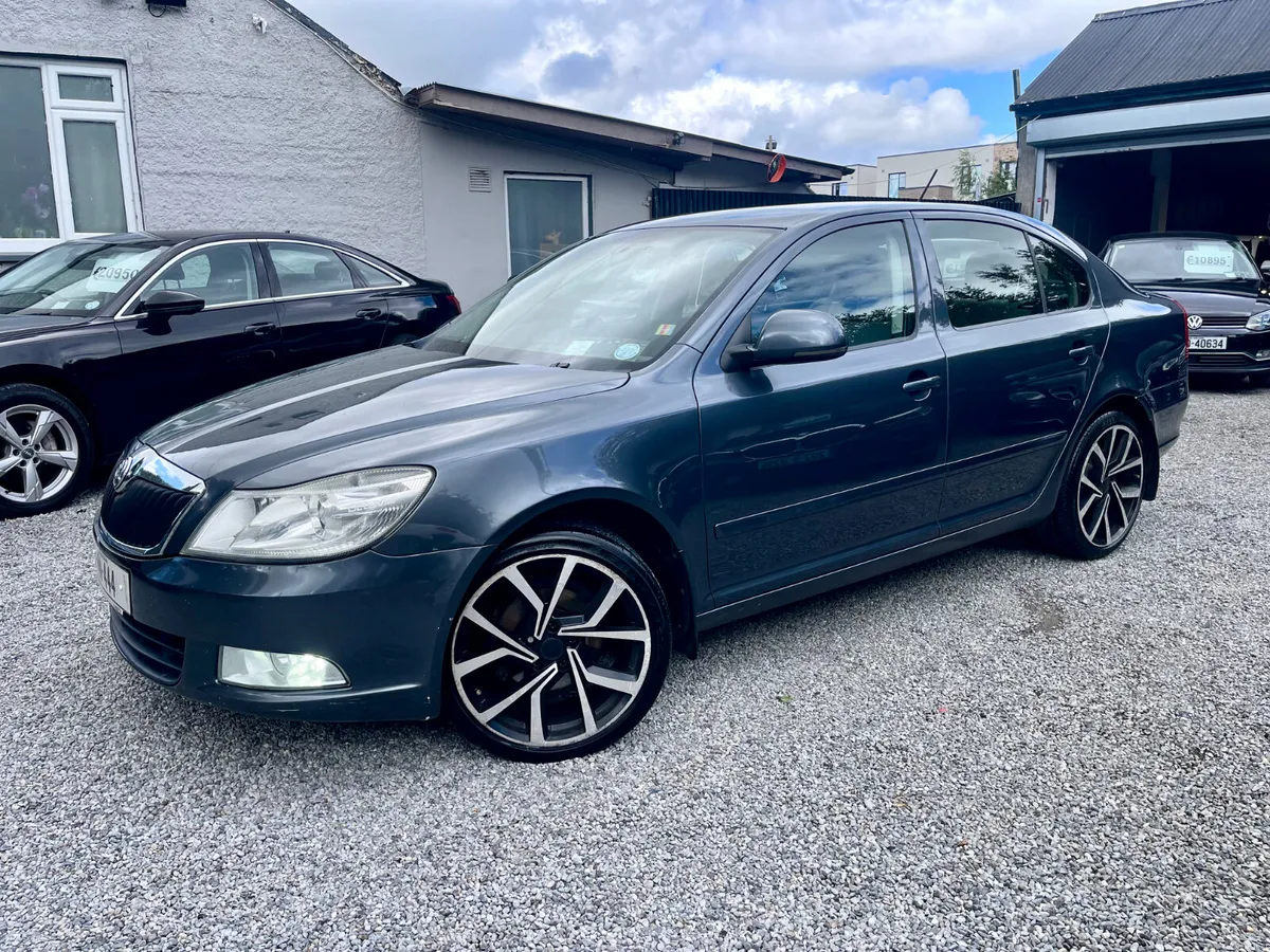 2011 Skoda Octavia 1.6 TDI Manual – VRS Interior - Image 2