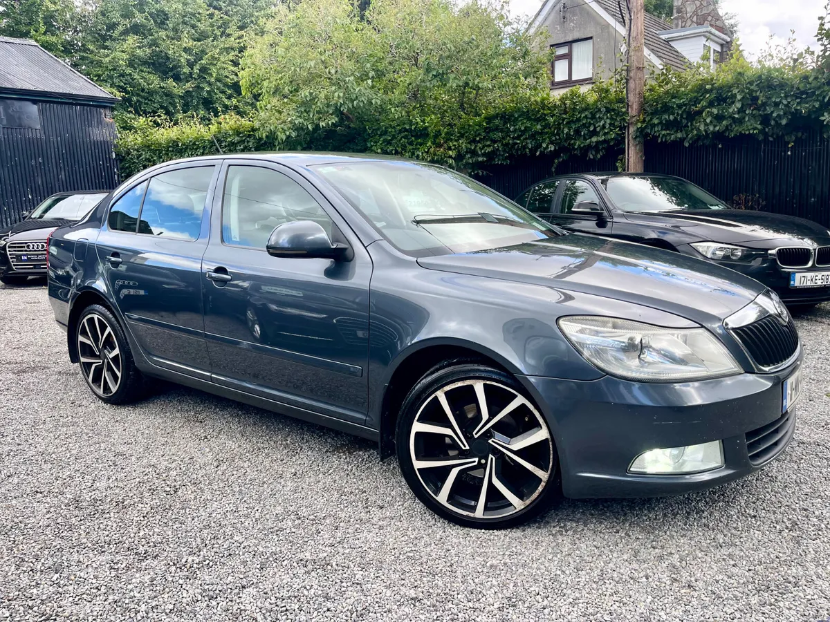 2011 Skoda Octavia 1.6 TDI Manual – VRS Interior - Image 5