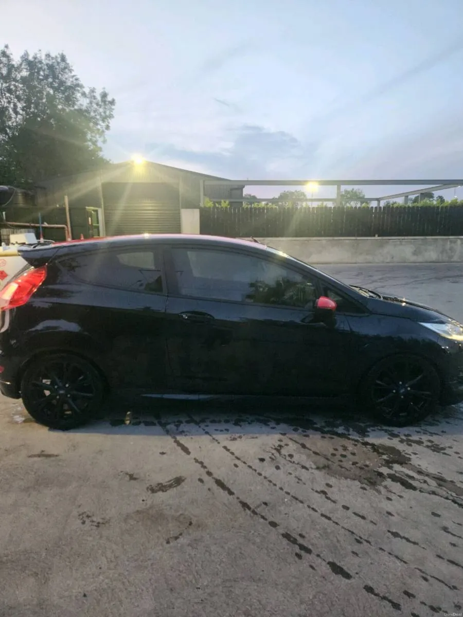 Ford fiesta black edition - Image 6