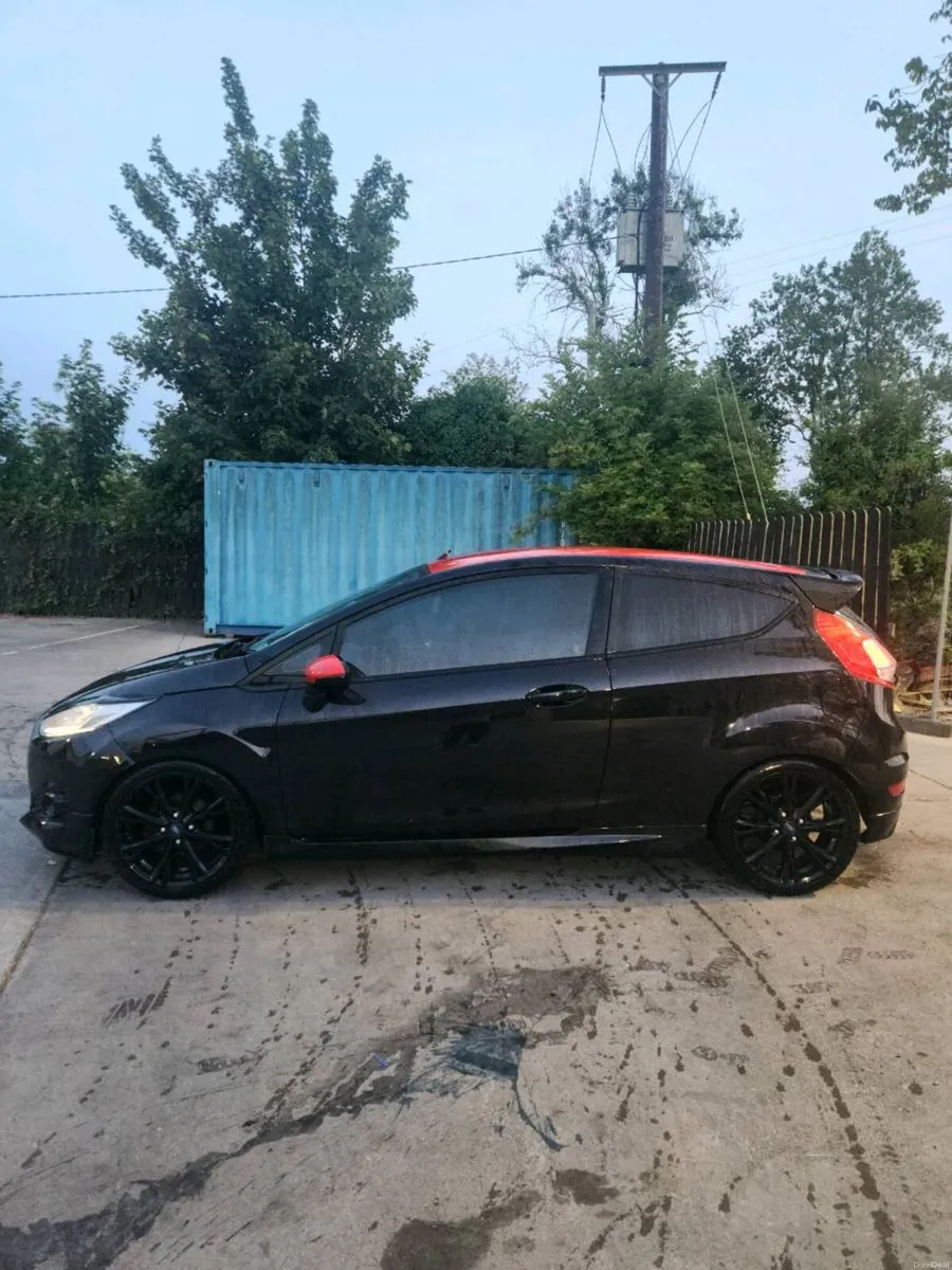Ford fiesta black edition - Image 2