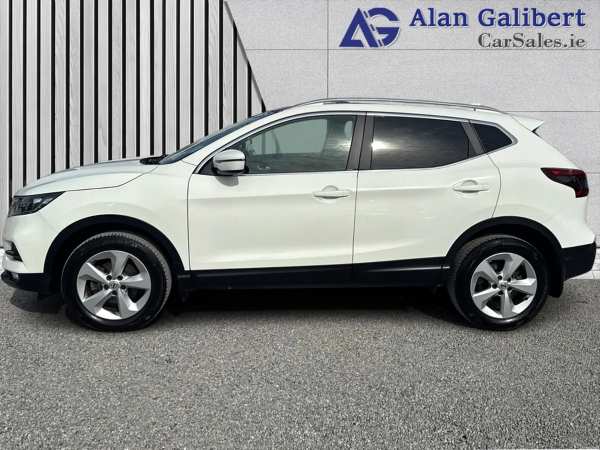 Nissan Qashqai 1.2 Petrol SV Glassroof - Image 5