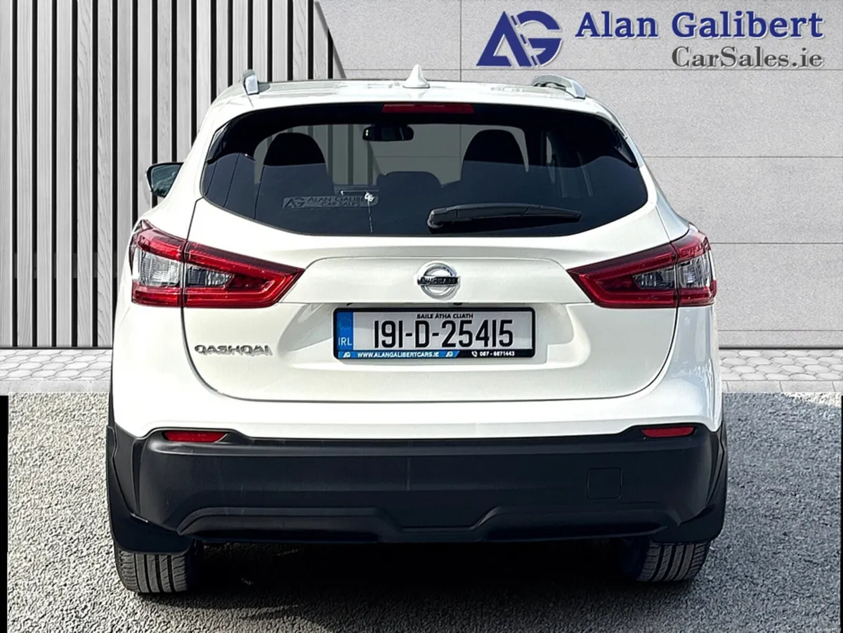 Nissan Qashqai 1.2 Petrol SV Glassroof - Image 6
