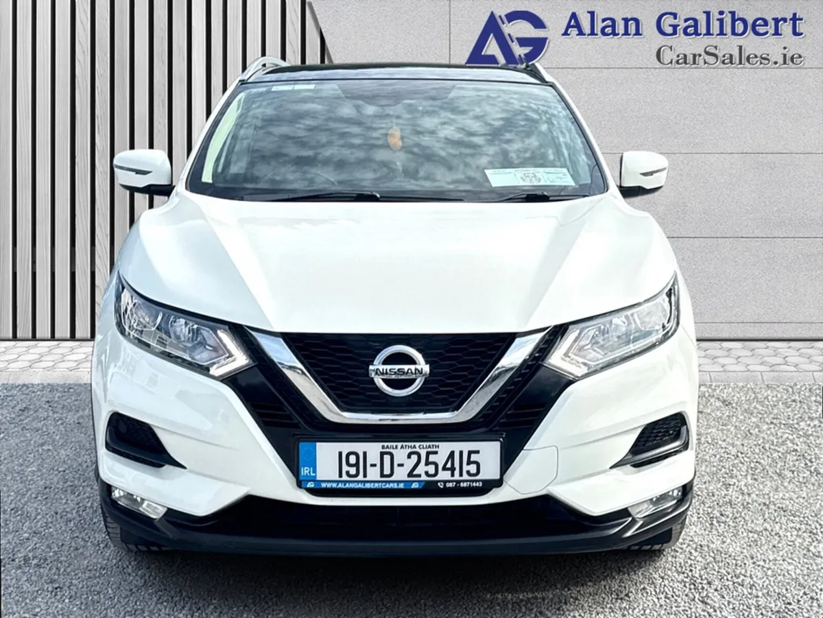 Nissan Qashqai 1.2 Petrol SV Glassroof - Image 4
