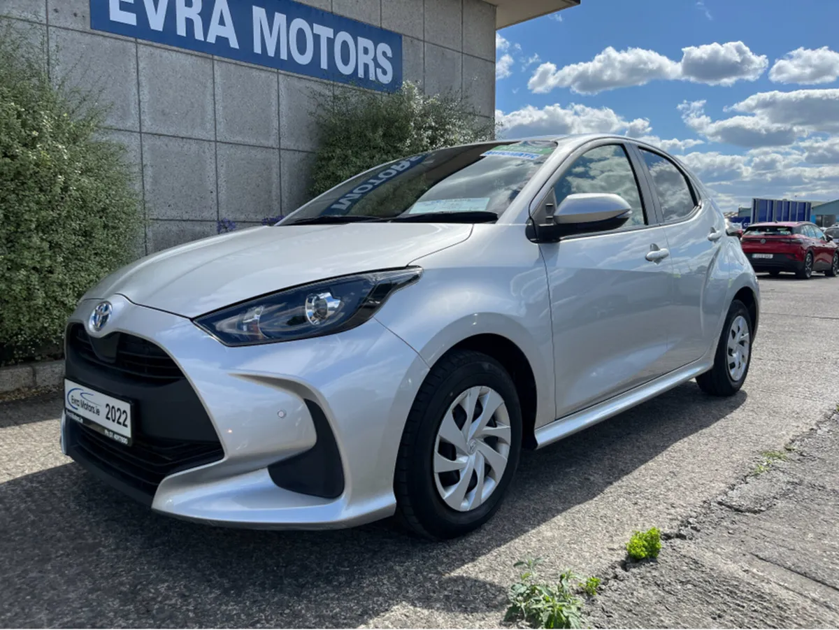 Toyota Yaris X HYBRID AUTOMATIC 1.5 PETROL //REVER - Image 5