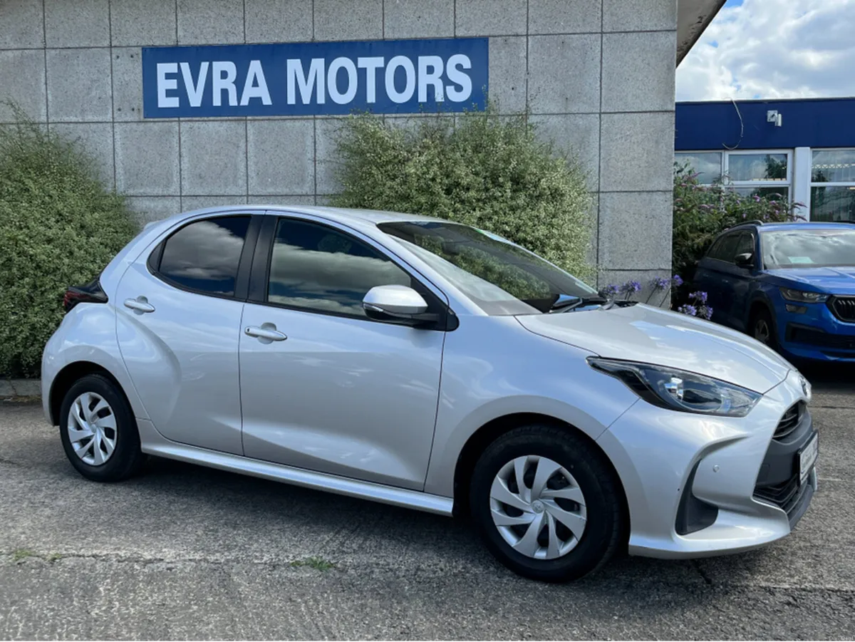 Toyota Yaris X HYBRID AUTOMATIC 1.5 PETROL //REVER - Image 3