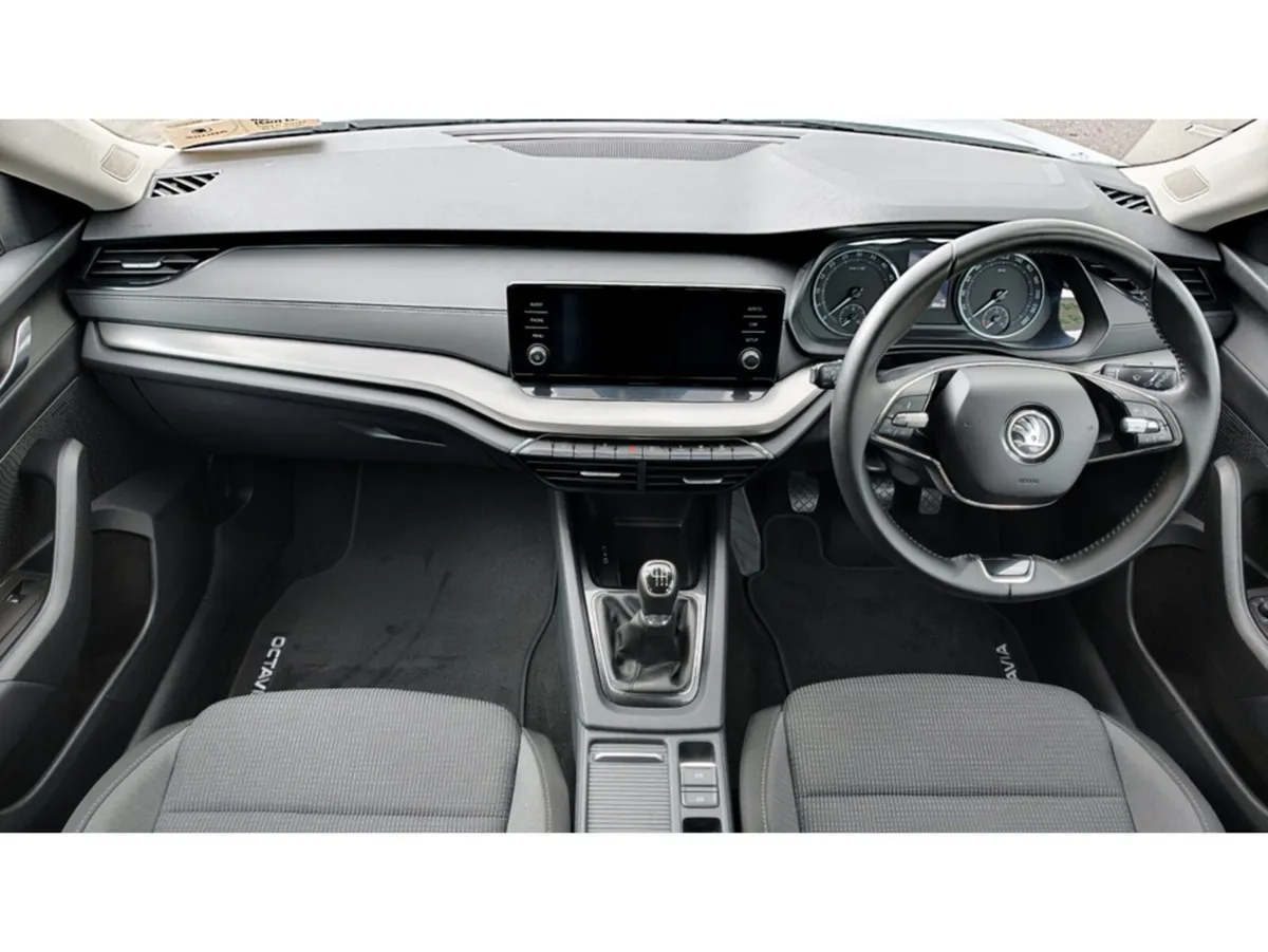 Skoda Octavia AMBITION 2.0tdi 115HP 5DR - MOON WHI - Image 2
