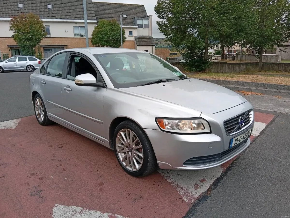 Volvo S40 - Image 1