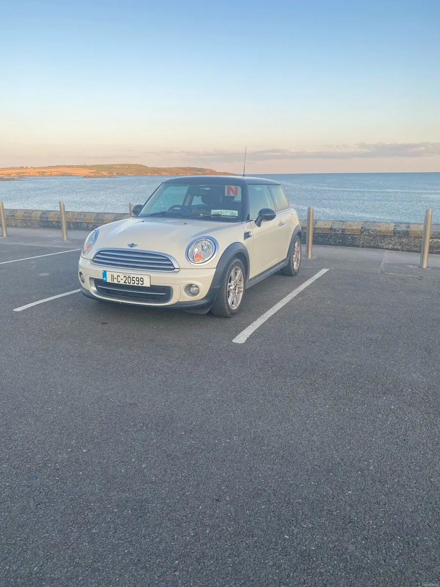 2011 Mini Cooper 1.6L low kms - Image 1